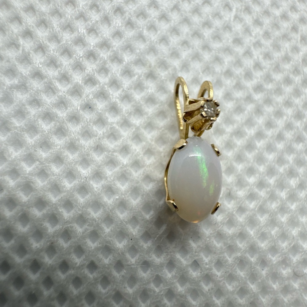 Cute Vintage 10k Yellow Gold White Opal Buttercup Diamond Setting Pendant